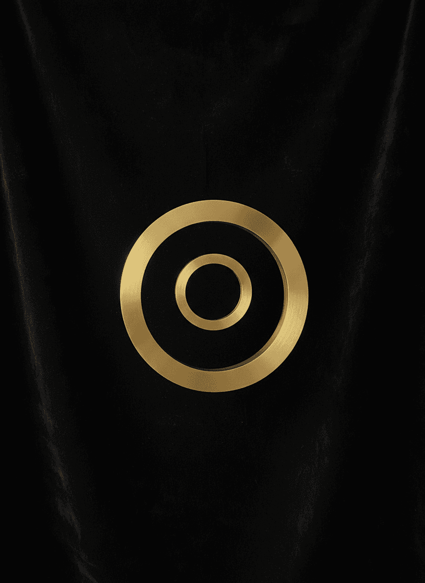 풍부한 벨벳 검은 배경에 은은한 조명을 받은 빛나는 황동 황금 나선.