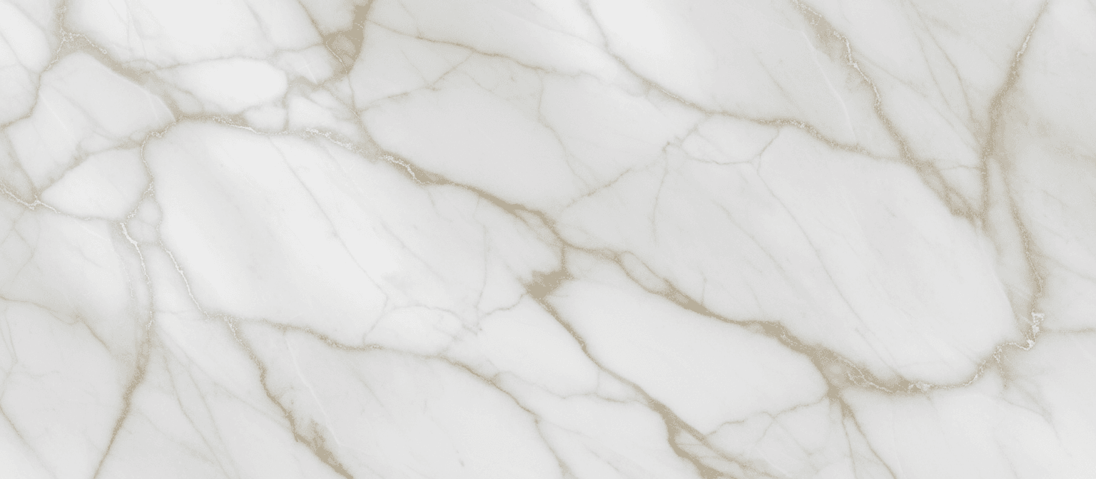 은은한 금색 정맥이 있는 고급스러운 흰색 대리석 질감의 우아한 8K 배경화면, 매끄러운 광택 표면과 추상적인 자연 패턴.