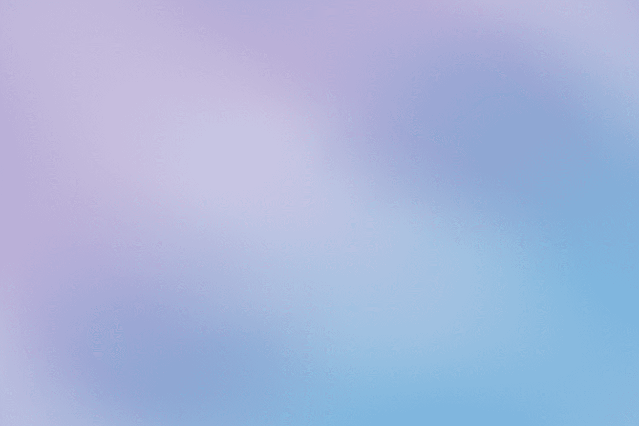 연한 라벤더에서 하늘색으로 부드럽게 전환되는 파스텔 색상 그라데이션, 온화하고 차분한 추상 컴퓨터 배경화면.