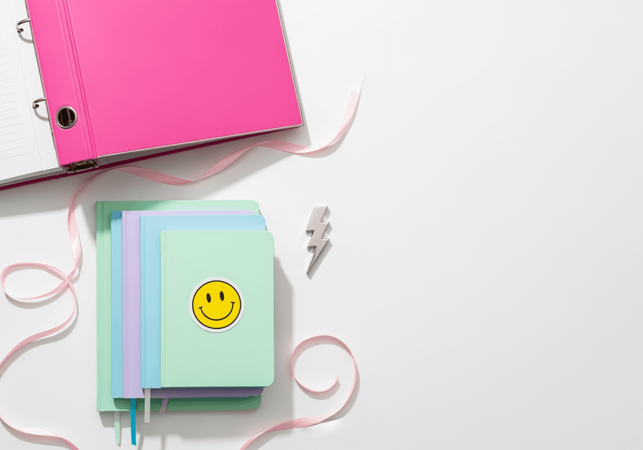 Imagen en miniatura que muestra una disposición limpia de elementos estéticos preppy