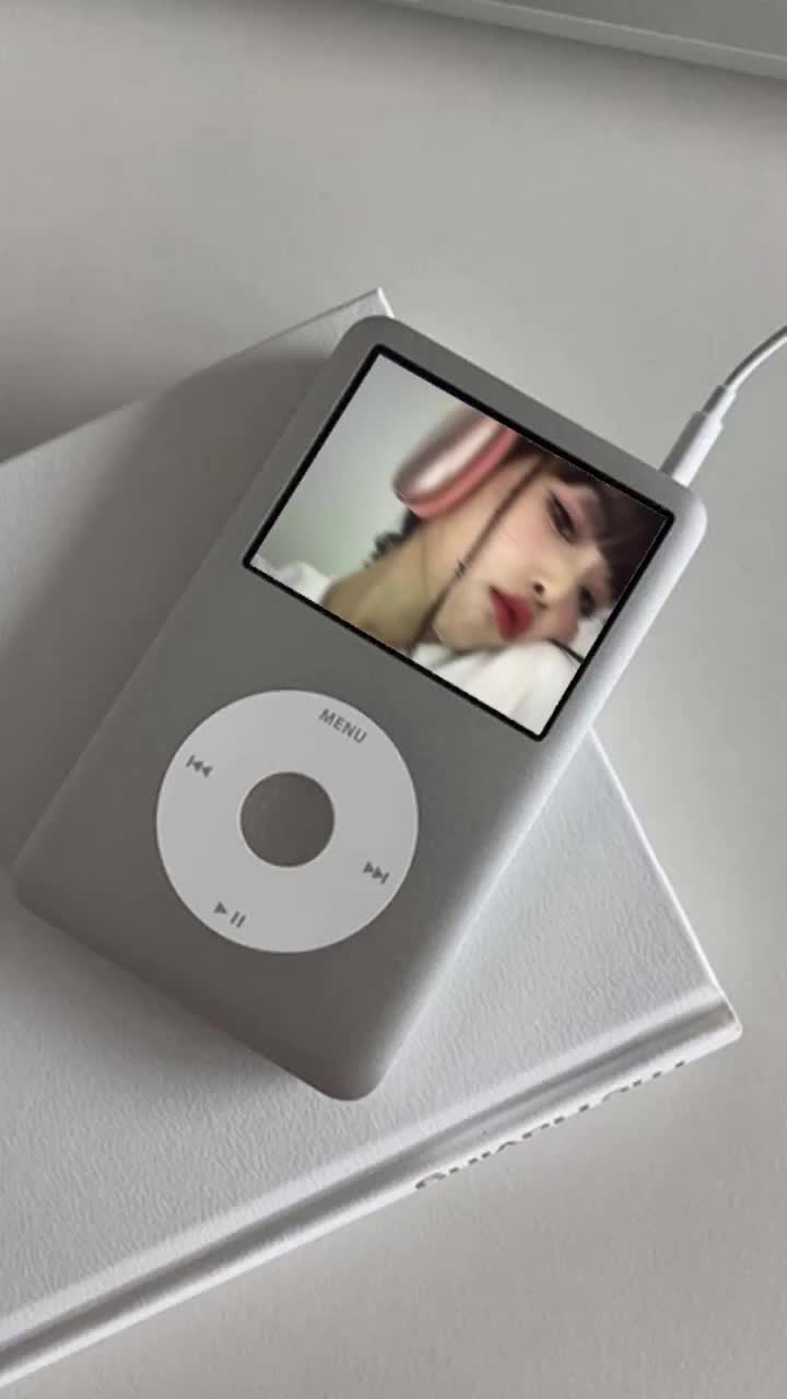 ᕷ y2k iPod (c)